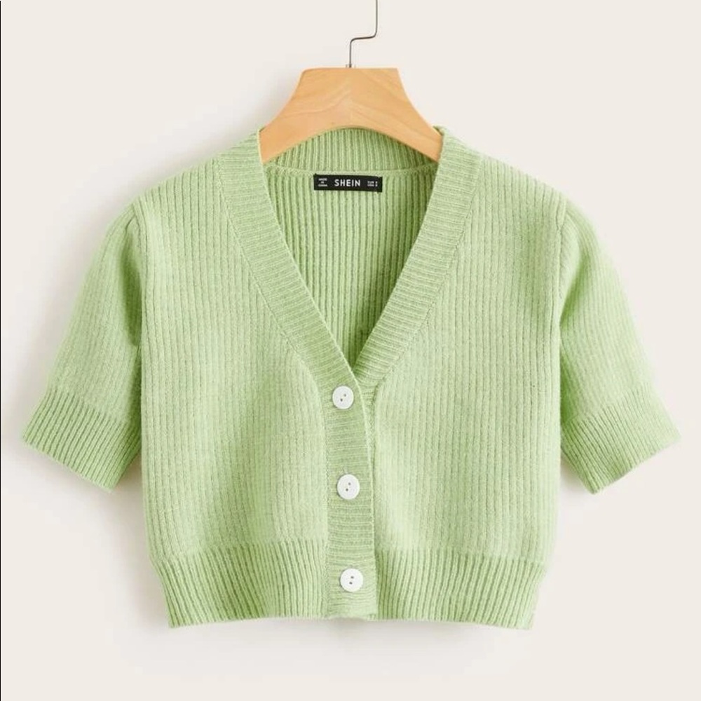 ⚠️ SOLD Button crop cardigan